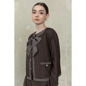 Conjunto de Dos Piezas de Alta Calidad para Mujer, Chaqueta Elegante con Lazo, Falda Larga con Estampado Floral, 100% Algodón, Fabricación en Vietnam - Product Image 2