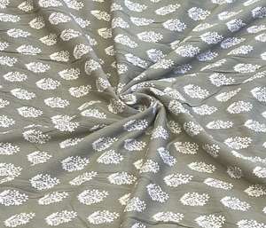 Tissu en coton naturel luxueux, texture douce, sensation aérienne, beauté classique pour des créations élégantes, conçu pour le confort et l'élégance - Product Image 1