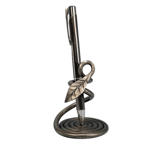 Organizador de Escritorio de Metal Plateado Antiguo con Diseño de Corazón y Aspecto Elegante, Perfecto para Guardar Lápices y Bolígrafos en tu Escritorio - Product Image 3