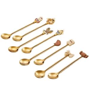 Cuillère de service en laiton artisanale avec motif floral ajouré, outil de restauration de luxe, à utiliser pour l'hôtel, le restaurant, la décoration de la maison - Product Image 3