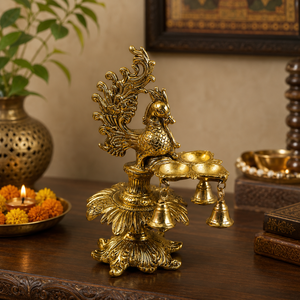 Lampe Samai en métal finition or, motif paon |   Lampe à huile décorative avec clochettes |   Diya traditionnel pour la Pooja, pour le temple à domicile et la décoration festive - Product Image 6