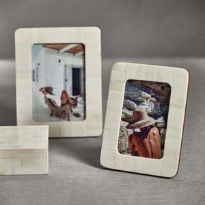 Cadre photo carré en bois fait main avec bord festonné, finition naturelle, décoration de table, cadre photo vertical, décoration élégante pour la maison - Product Image 3