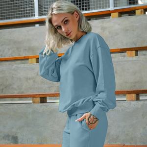 Ensemble de yoga d'hiver pour femmes sur mesure en gros, nouvelle arrivée, haut court à manches longues, sweat-shirt à capuche, short de fitness ample, tie-dye, 100% - Product Image 4