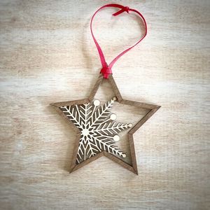 Decoración Festiva de Reno Colgante Hecha a Mano en Madera con Brillantes Detalles Navideños, Estilo Moderno - Product Image 5
