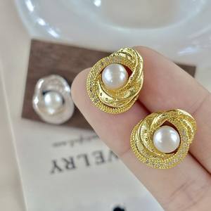 Pendientes de Perlas de Lujo Zhuji Danshui, Pendientes Geométricos Haoshi de Plata Pura, Accesorio Elegante y con Estilo - Product Image 3