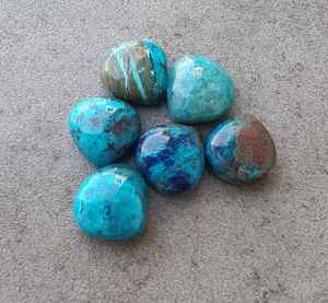 พลอยคริสโซคอลล่ารูปหัวใจธรรมชาติ สีฟ้า ขนาดเท่ากัน สำหรับทำเครื่องประดับ พลอยหลวม คริสตัลบำบัด - Product Image 4