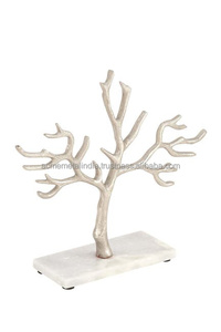 Présentoir de collier à 2 niveaux en métal enduit de poudre noire avec design de panier parfait pour l'organisation d'accessoires de bijoux - Product Image 3