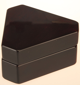 Horloge de table de luxe de style antique en bois de piano avec mouvement à quartz, fonctionnalités de sonnerie horaire et affichage des aiguilles - Product Image 3