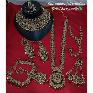 Ensemble de bijoux de mariée en pierre et perles autrichiennes classiques avec design en couches parfait pour les mariées pour les cérémonies de mariage - Product Image 1