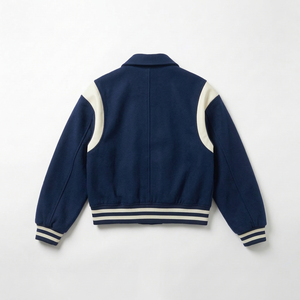 Chaqueta Varsity de Lana Azul Marino con Mangas de Cuero Crema |   Chaqueta Clásica Estilo Letterman |   Etiqueta Privada Personalizada OEM - Product Image 2