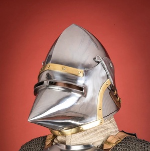 Casque médiéval Sentinel, réplique historique de guerrier de qualité supérieure, conçu pour les productions scéniques, les reconstitutions et les événements d'exposition - Product Image 2