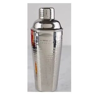 Shaker en acier inoxydable au design moderne et d'excellente fabrication ajoute de l'élégance à n'importe quelle configuration de bar, restaurant ou espace de cuisine. - Product Image 2