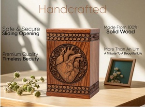 Urne funéraire en bois artisanale avec sculpture de cœur anatomique, souvenir commémoratif - Product Image 3