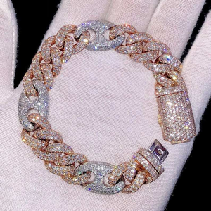 สร้อยข้อมือคิวบันลิงค์แบบ Iced Out สีโรสโกลด์ เงิน ฮิปฮอป ประดับเพชรและพลอยเทียม สร้อยหรูหรา ของขวัญสุดพิเศษ - Product Image 6