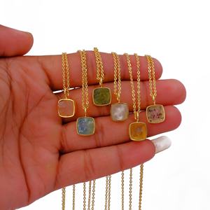 Collier pendentif carré émeraude naturelle plaqué or fait à la main bijoux en pierres précieuses vertes à la mode - Product Image 6