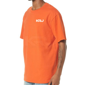 T-shirt long et ample pour homme, élégant, en tissu 100% coton, conçu pour un style streetwear décontracté, coupe confortable et respirante - Product Image 4