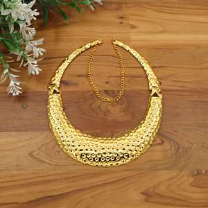 สร้อยคอโชคเกอร์สแตนเลสสตีลแบบตอกลายสำหรับผู้หญิง |   สร้อยคอแบบกว้างพร้อมจี้ตกแต่ง |   เครื่องประดับแฟชั่นขายส่ง - Product Image 4