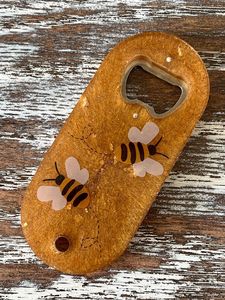Abridor de botellas de resina premium con acabado epoxi transparente, hecho a mano, regalo decorativo para ocasiones y eventos especiales - Product Image 1