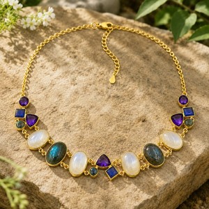 Collar llamativo de boda chapado en oro de 18 quilates con múltiples gemas: Labradorita, Piedra Lunar Arcoíris, Amatista, diseño floral bohemio. - Product Image 2