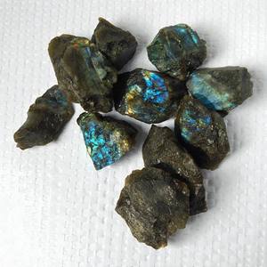 Vente en gros usine de gros lots de labradorite naturelle brute, morceaux de grande taille, dalles de pierre de cristal brut de haute qualité pour le Feng Shui du jardin et de la maison - Product Image 3