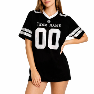 ชุดเดรสเสื้อเจอร์ซีย์อเมริกันฟุตบอลสีดำสำหรับผู้หญิง คอลเลคชั่นฤดูร้อน คอวี ทรงโอเวอร์ไซส์ ชุดยูนิฟอร์มทีม รับผลิตแบบ OEM แบรนด์ส่วนตัว จำหน่ายส่งจากสหรัฐอเมริกา - Product Image 1