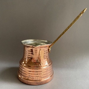 หม้อกาแฟตุรกีทองแดงดำแบบดั้งเดิมพร้อมลวดลายดอกไม้และด้ามจับไม้ - Product Image 3