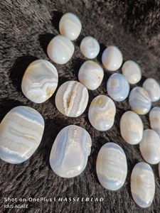 Pierre de méditation ovale en agate bleue naturelle polie, cristal de guérison, pierre de méditation, Reiki, Chakra, vente en gros d'agate - Product Image 4