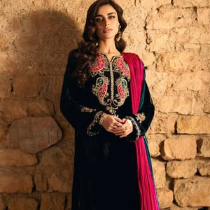 Traje de Tres Piezas de Lujo para Mujer Pakistaní, Listo para Usar, Bordado con Hermosos Hilos y Lentejuelas - Product Image 1