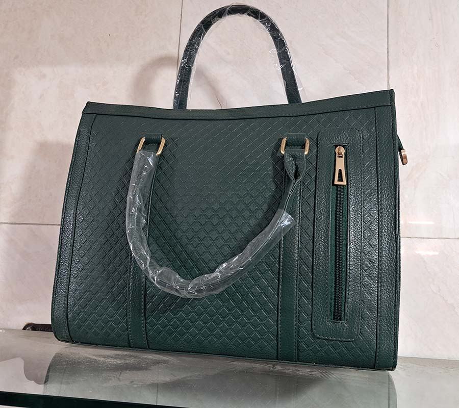 สีเขียว