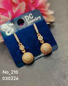 Pendientes de Botón Geométricos de Moda para Mujer, Chapados en Oro de Primera Calidad, Acero Inoxidable, Diseño Hipoalergénico, Joyería Fina para Fiestas - Product Image 4