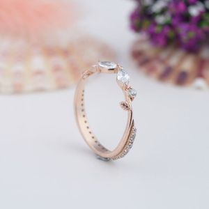 Bague classique en argent sterling 925 plaqué or avec moissanite cubique taille marquise et motif feuille pour femme - Product Image 5