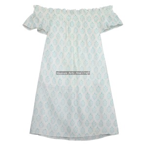 Robe tendance, respirante et écologique, à épaules dénudées, avec imprimé naturel fait main au bloc - Product Image 3