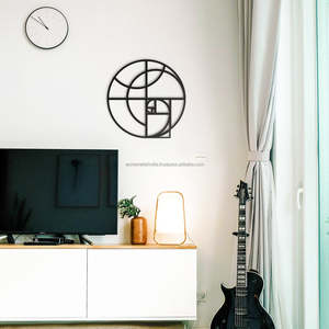 Arte de pared de metal negro con marco redondo elegante Perfecto para la decoración interior elegante del hogar o la tienda Diseño elegante para espacios modernos - Product Image 6