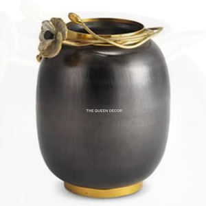 Macetero de Metal Hecho a Mano de Primera Calidad para Decoración del Hogar y Jardín, Nuevo, Elegante y de Alta Calidad con Soporte - Product Image 1