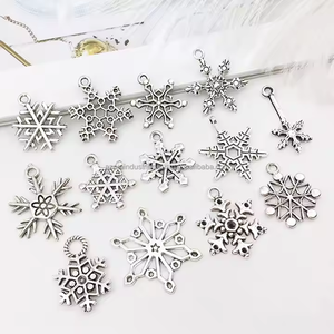 Mini décoration de Noël suspendue en métal artisanat éléments faits à la main suspendus - Product Image 5