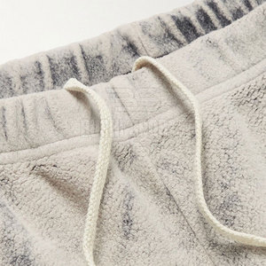 Chándal moderno con efecto acid wash y material suave al tacto, chándal con efecto acid wash para looks de moda inspirados en las tendencias. - Product Image 6