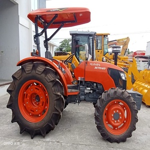 Tractor Kubota M7040 con motor diésel de 70 HP para agricultura, preparación de tierras, trabajo pesado y rendimiento agrícola. - Product Image 3