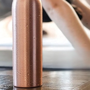 Botella de Agua de Cobre Martillado a Mano Ayurvédica de 900 ml, Cobre Puro, a Prueba de Fugas, para Desintoxicación, Inmunidad y Salud, Botella Portátil - Product Image 5