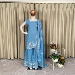 Conjunto Étnico VASTRA COTTAGE para Mujer, Top de Georgette con Bordado de Lentejuelas y Sharara de Georgette a Juego, para Fiestas - Product Image 1