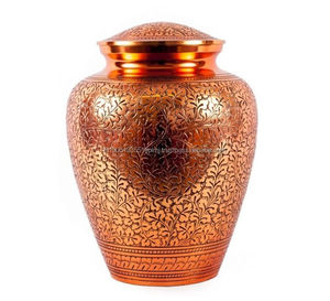 Venta mundial de urna de cremación con acabado de peltre grabado en latón de calidad superior para cenizas humanas urnas conmemorativas de entierro funerario - Product Image 2