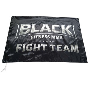 Drapeau rectangulaire en polyester noir pour équipe de combat MMA, impression numérique durable, mât en aluminium - Product Image 1