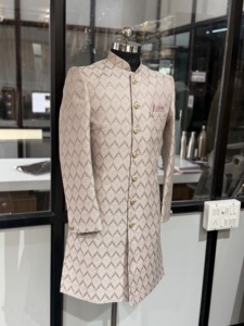 Manteau de mariage indien traditionnel pour homme Dev Darshan Fashion, longueur genou, avec boutons dorés, protection solaire, évacuation de l'humidité - Product Image 2