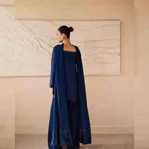 Vestido Farshi de Seda de Diseñador Pakistaní, Lavable y Transpirable, para Mujer, Última Colección Eid, Venta Especial, Estilo Casual y Natural - Product Image 4