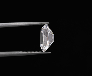 OM GEMS Diamante Cultivado en Laboratorio de 3.04 CT VVS-VS, Corte Cojín Alargado Fantasía Vívida, Certificado IGI, Forma de Mina Antigua para Joyería - Product Image 5