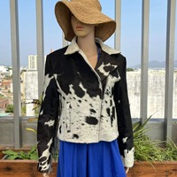 Chaqueta de Cuero de Vaca con Diseño de Pelo Natural Hecha a Mano Personalizada para Mujer, Chaqueta de Motociclista de Alta Calidad con Flecos de Inspiración Occidental