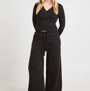 Conjunto de Sudadera de Cuello Redondo Minimalista para Mujer y Pantalones de Pierna Recta, Proveedor de Ropa al por Mayor de Marca Privada, Logotipo Personalizado OEM - Product Image 1