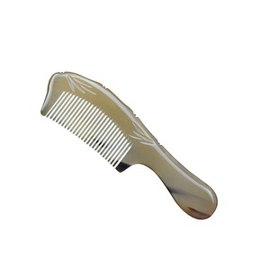 Peigne artisanal en corne de buffle à vendre, pour femme et homme, usage en salon, qualité supérieure, 100% corne naturelle, possibilité de personnaliser le logo. - Product Image 4