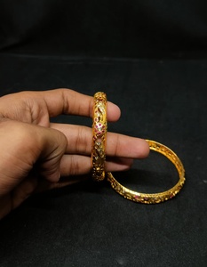 Ensemble de Bracelets Plaqué Or à Motifs Floraux et Pierres Rouges, Bijoux Traditionnels Indiens de Mariage pour Femmes et Filles, Idéal pour les Fêtes - Product Image 2