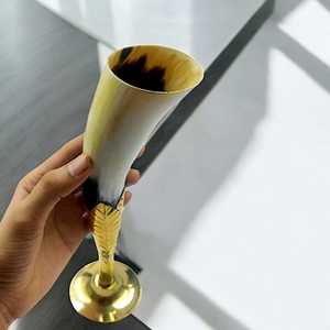 Copa de Vino de Cuerno de Búfalo Ecológica y de Origen Ético con Base de Hoja de Latón, Hecha a Mano, Decoración de Cocina Moderna y Antigua, Regalo - Product Image 4