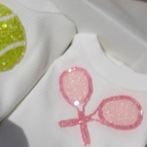 Camiseta negra de lujo personalizada para mujer, ultraelegante con pedrería y gemas de colores, camiseta para chicas con cuentas, camiseta de manga corta - Product Image 1